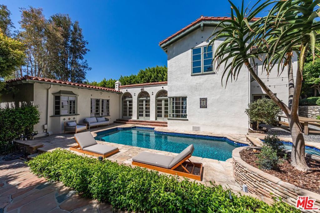 1136 N Doheny Drive, Los Angeles, CA 90069