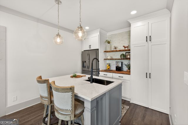 5925 Stoneleigh Drive, Suwanee, GA 30024