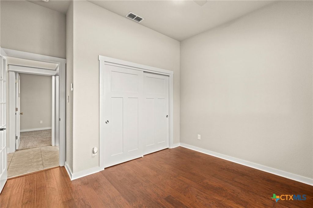 Image 11 of property listing at 123 Archstone Loop, Belton, TX 76513