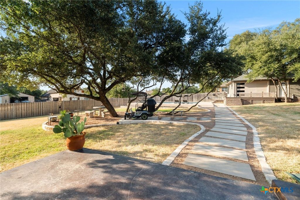 Image 13 of property listing at 123 Archstone Loop, Belton, TX 76513