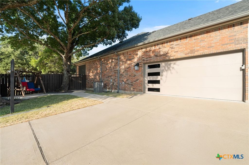 Image 5 of property listing at 123 Archstone Loop, Belton, TX 76513