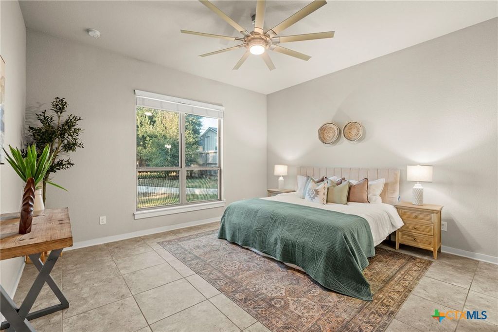 Image 8 of property listing at 123 Archstone Loop, Belton, TX 76513