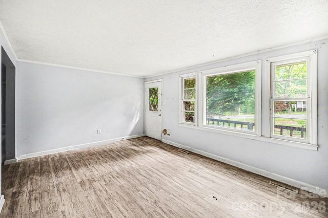 607 Texas Trail, Dallas, NC 28034