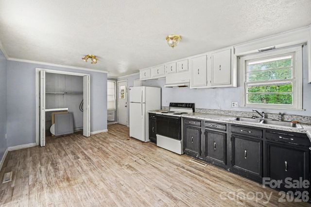 607 Texas Trail, Dallas, NC 28034