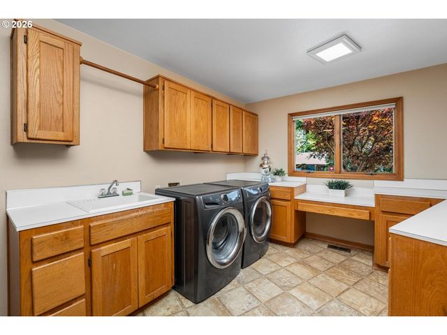 16969 Nw HAZELGROVE Ct, Beaverton, OR 97006