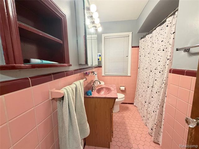 649 Meridan Street, Dearborn, MI 48124