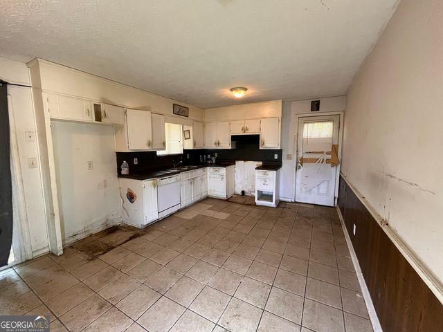 7336 Camelot Court, Riverdale, GA 30296