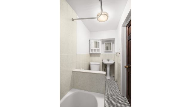 70 JEFFERSON Street, New York City, NY 11206