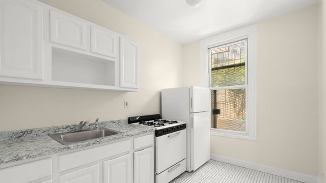 70 JEFFERSON Street, New York City, NY 11206