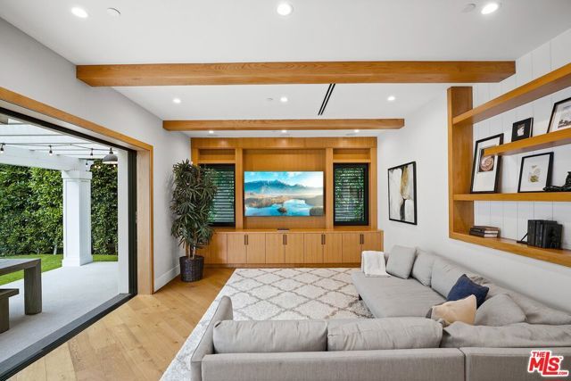 4915 Agnes Avenue, Valley Village, CA 91607