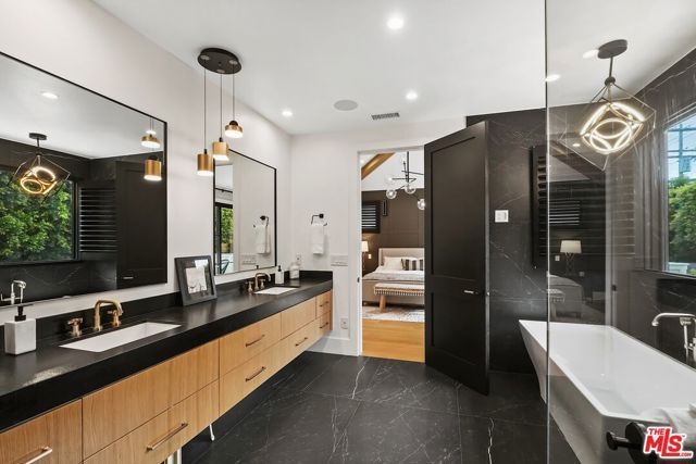 4915 Agnes Avenue, Valley Village, CA 91607