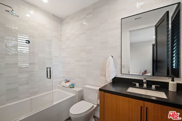 4915 Agnes Avenue, Valley Village, CA 91607