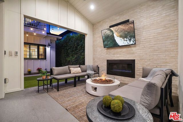 4915 Agnes Avenue, Valley Village, CA 91607