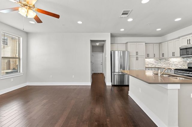 13800 Lyndhurst ST 211, Austin, TX 78717