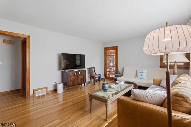 9 Laurel Ave, Franklin Twp., NJ 08528