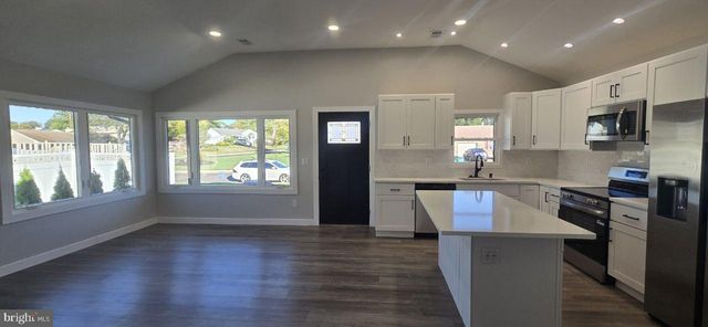 702 BEAUMONT RD, Fairless Hills, PA 19030