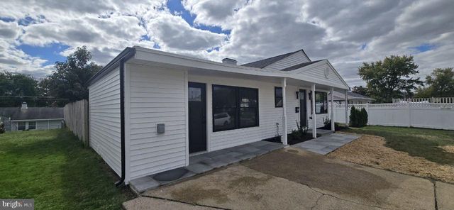 702 BEAUMONT RD, Fairless Hills, PA 19030