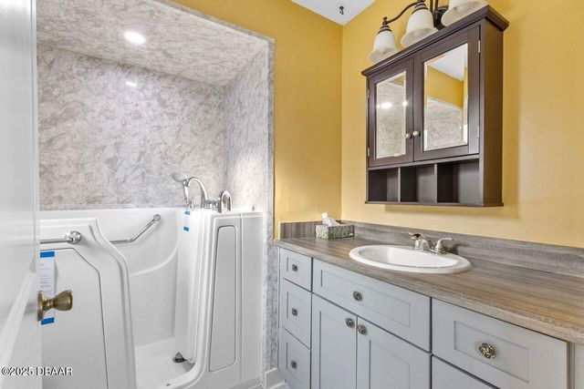 1321 Mollie Road Mollie Rd Daytona Beach Fl 321, Daytona Beach, FL 32114