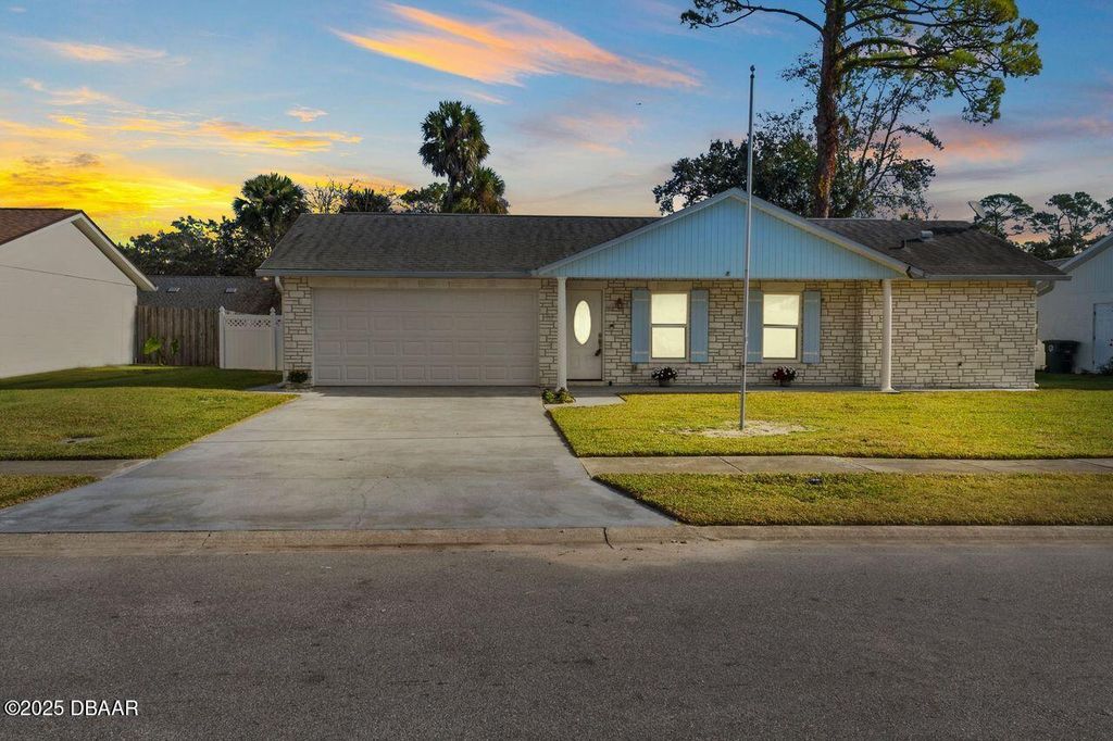 1321 Mollie Road Mollie Rd Daytona Beach Fl 321, Daytona Beach, FL 32114