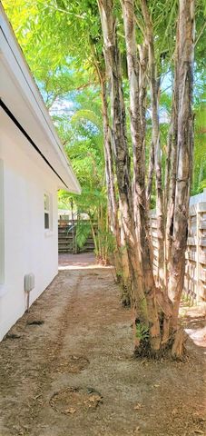 2541 FLOYD STREET, Sarasota, FL 34239