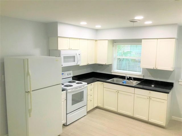 2541 FLOYD STREET, Sarasota, FL 34239