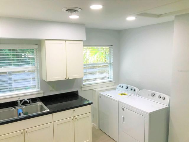 2541 FLOYD STREET, Sarasota, FL 34239