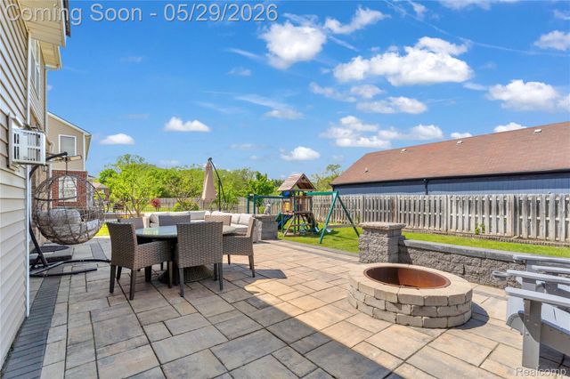 1977 Hazel Nut Lane, Troy, MI 48085