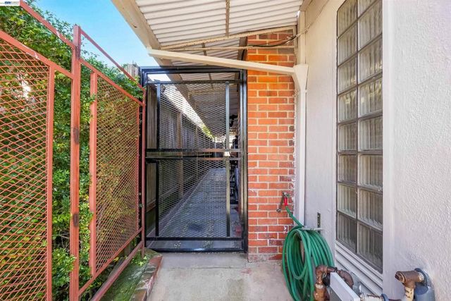 18522 Madison Ave, Castro Valley, CA 94546