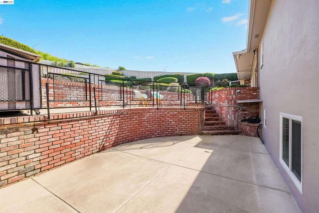 18522 Madison Ave, Castro Valley, CA 94546