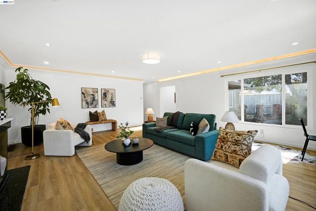 18522 Madison Ave, Castro Valley, CA 94546