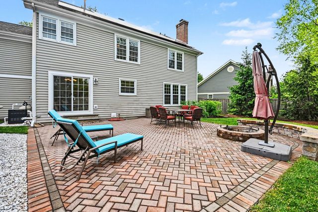 17364 W Westwind Drive, Gurnee, IL 60031