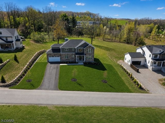 7 Emerald Dr, Hardyston Twp., NJ 07419