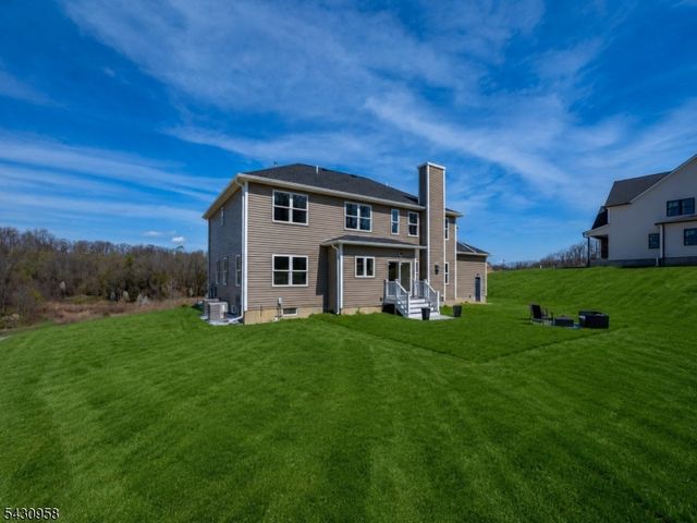 7 Emerald Dr, Hardyston Twp., NJ 07419
