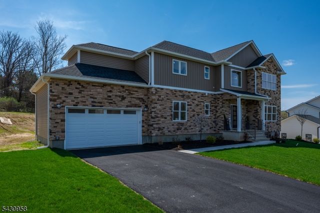 7 Emerald Dr, Hardyston Twp., NJ 07419