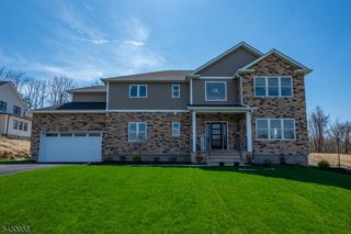 7 Emerald Dr, Hardyston Twp., NJ 07419