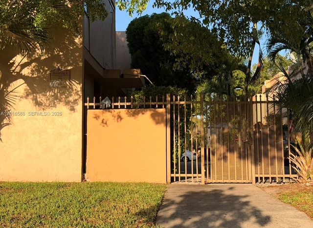 6170 SW 68th St 21, South Miami, FL 33143