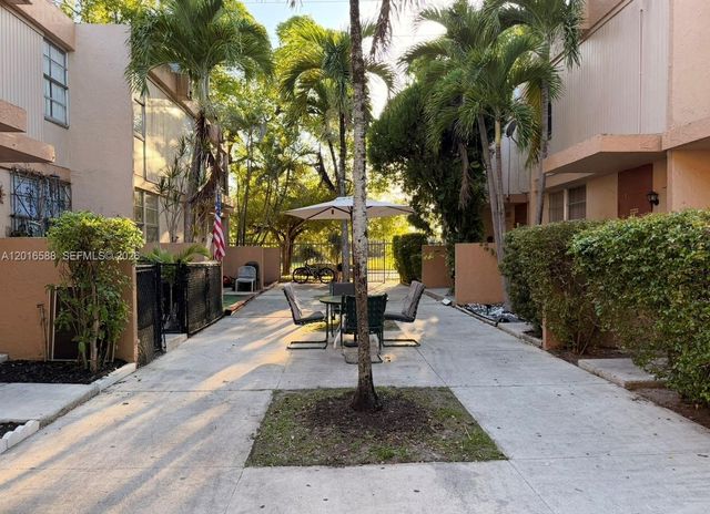 6170 SW 68th St 21, South Miami, FL 33143