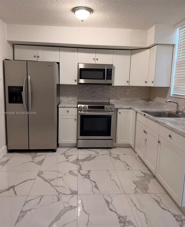 6170 SW 68th St 21, South Miami, FL 33143