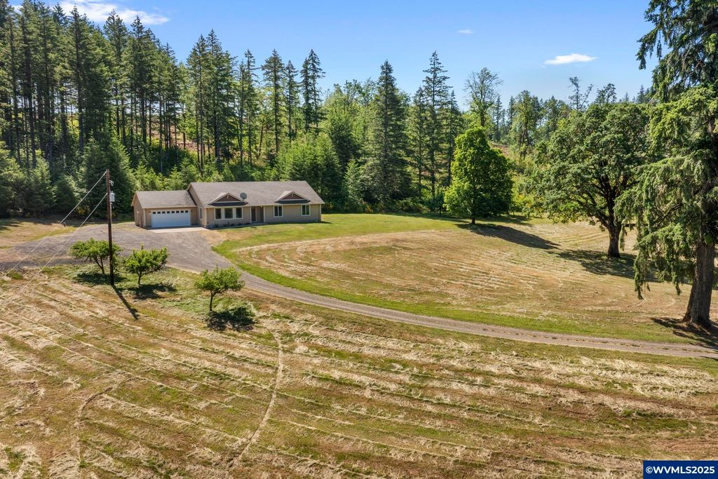 Image 1 of property listing at 20766 NW Fairdale Rd, Yamhill, OR 97148