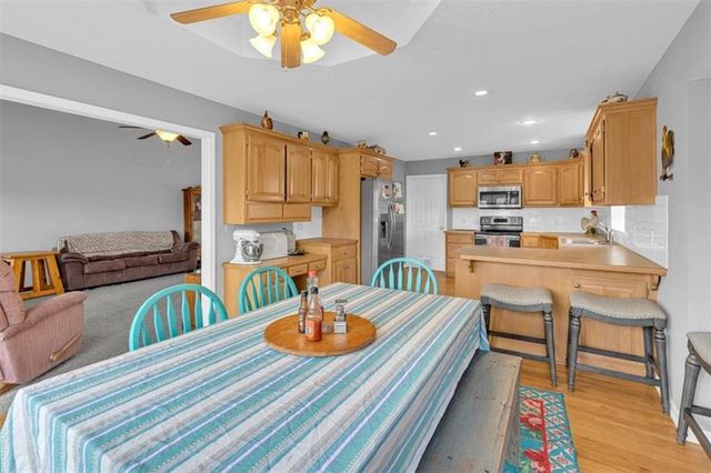 1102 E 18th Street, Kearney, MO 64060