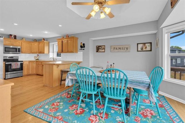 1102 E 18th Street, Kearney, MO 64060