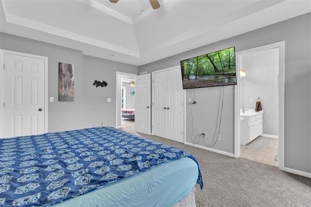 1102 E 18th Street, Kearney, MO 64060