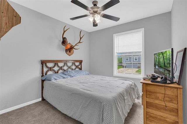 1102 E 18th Street, Kearney, MO 64060