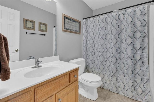 1102 E 18th Street, Kearney, MO 64060