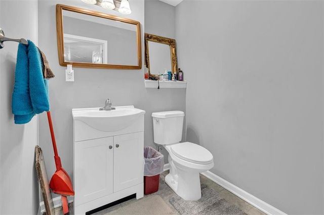 1102 E 18th Street, Kearney, MO 64060