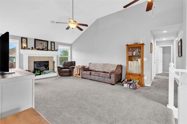 1102 E 18th Street, Kearney, MO 64060