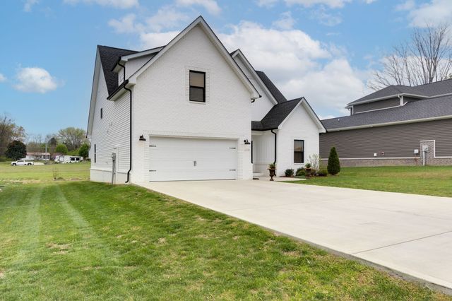 1116 Johnson St, Burns, TN 37029
