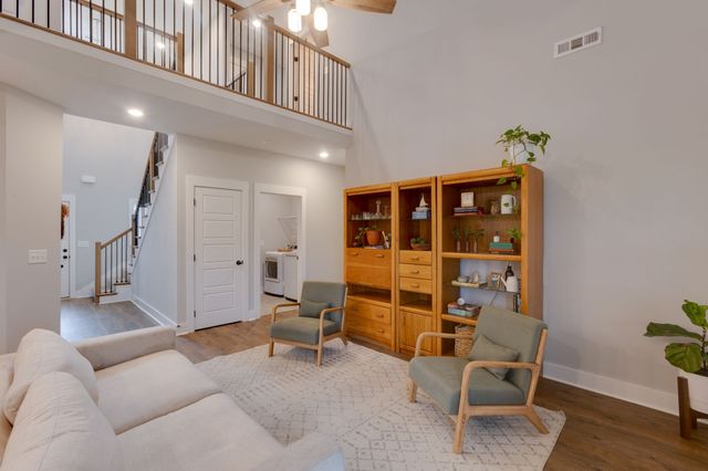 1116 Johnson St, Burns, TN 37029