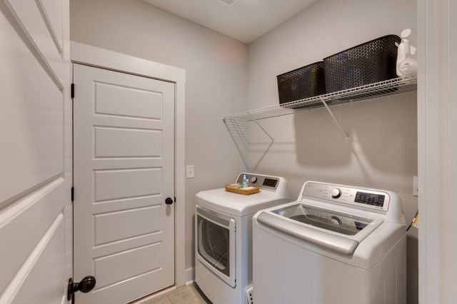 1116 Johnson St, Burns, TN 37029