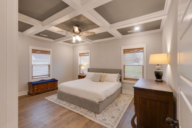 1116 Johnson St, Burns, TN 37029